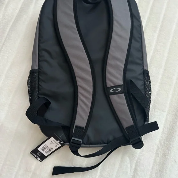 Oakley Men's Backpack in Black and Gray - Picture 5 of 5